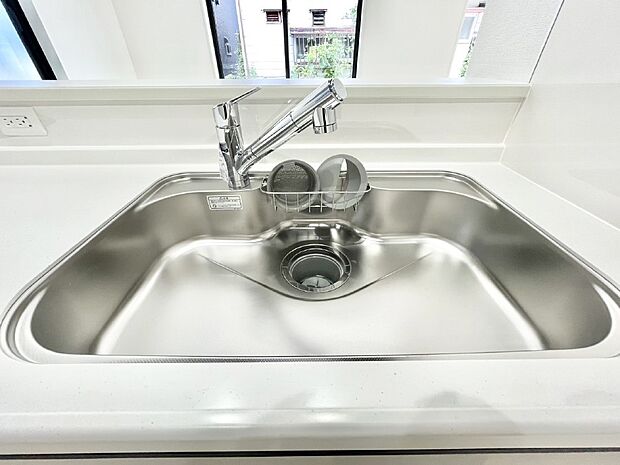 【その他設備(浄水器)】いつでも清潔なおいしいお水を。一つの水栓で水道水と浄水を使い分け。
