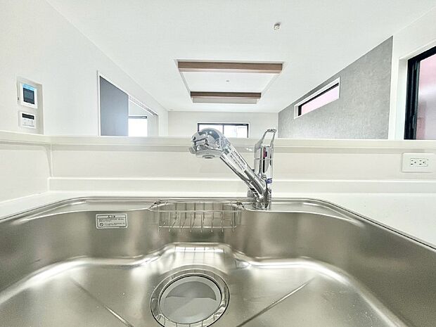 【その他設備(浄水器)】いつでも清潔なおいしいお水を。一つの水栓で水道水と浄水を使い分け。