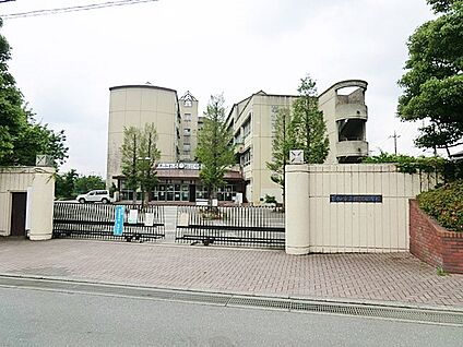 草加市立松江中学校 690m