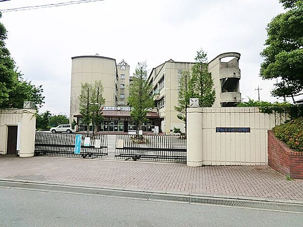 草加市立松江中学校（約690m）
