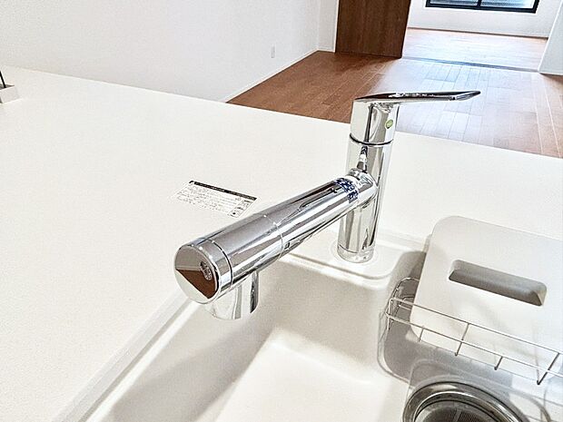 【その他設備(浄水器)】いつでも清潔なおいしいお水を。一つの水栓で水道水と浄水を使い分け。