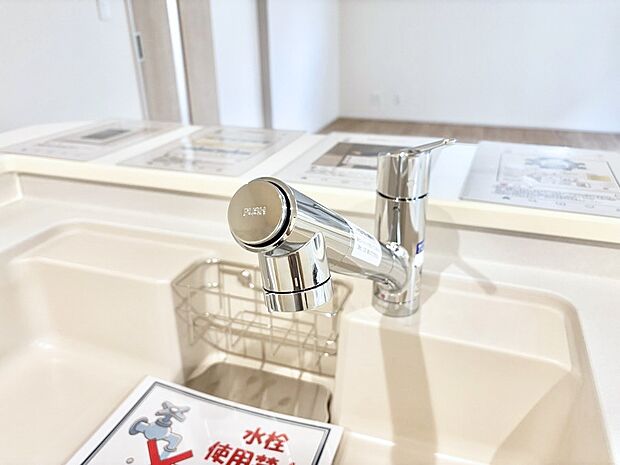 【その他設備(浄水器)】いつでも清潔なおいしいお水を。一つの水栓で水道水と浄水を使い分け。