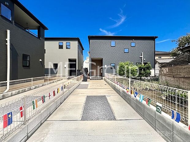 【現地外観写真】たっぷりの陽光と開放感に包まれる明るい住まい