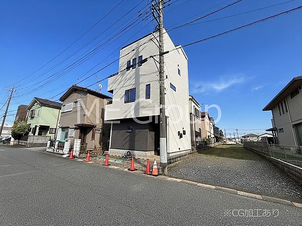 【前面道路含む現地写真】見通しの良さとともに、街並みに開放感を与えてくれます。 