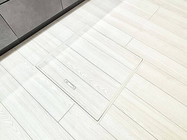 【その他設備(床下収納)】床下収納付き!日用品・非常用品の収納にも大活躍。