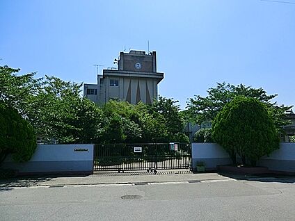 春日部市立牛島小学校 1360m