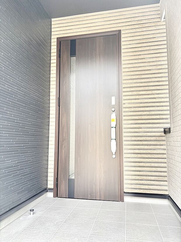 【玄関】大切な家族、来客を出迎える玄関。
