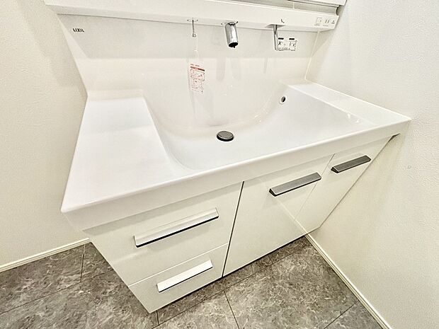 【その他設備(ハンドシャワー水栓)】ハンドシャワー付き!使いやすい洗面台。
