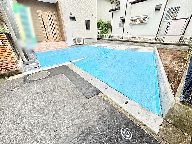 【駐車場】駐車2台可能！急なお客様の駐車に。また、ご家族の自転車スペースとしても大活躍。