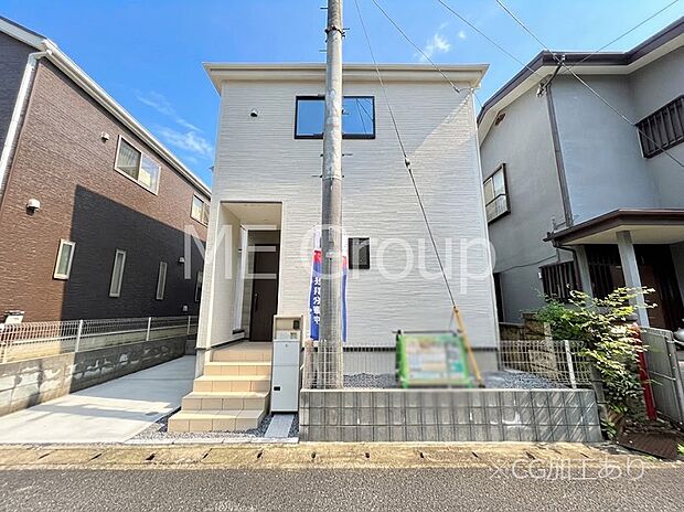【現地外観写真】暮らしやすさと居心地の良さにこだわったシンプルで飽きのこないデザイン ！
