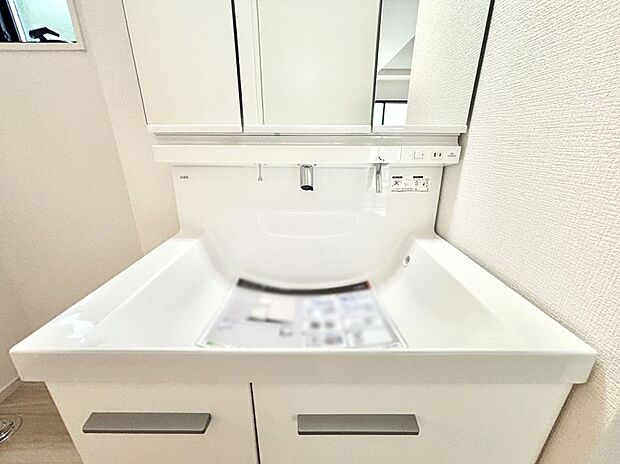 【その他設備(ハンドシャワー水栓)】ハンドシャワー付き！使いやすい洗面台。