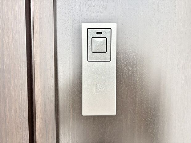 【玄関】ラクラク開錠！スマートコントロールキー。