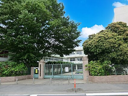 さいたま市立大久保小学校 252m(4分)