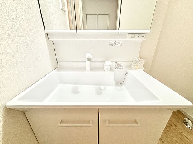 【その他設備(ハンドシャワー水栓)】ハンドシャワー付き!使いやすい洗面台。