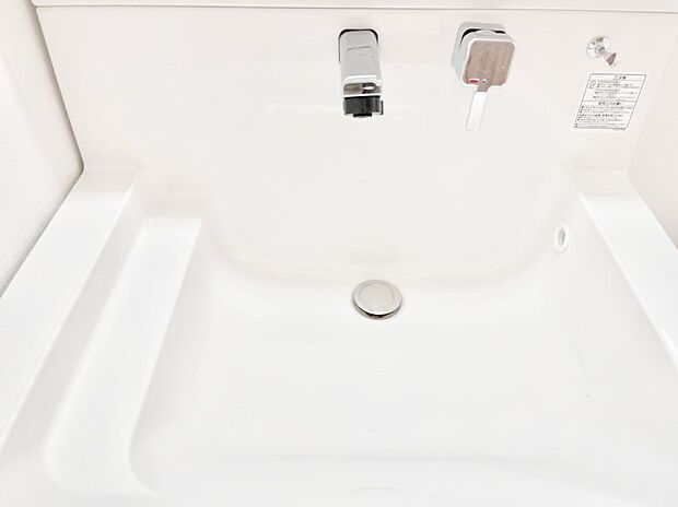 【その他設備(ハンドシャワー水栓)】ハンドシャワー付き！使いやすい洗面台。