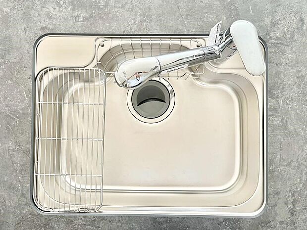 【その他設備(浄水器)】いつでも清潔なおいしいお水を。一つの水栓で水道水と浄水を使い分け。