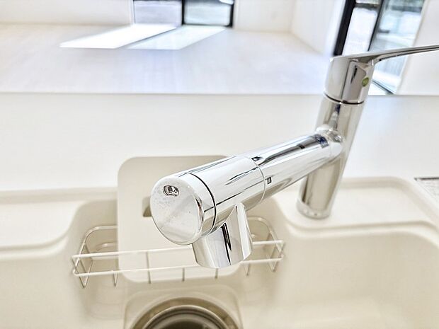 【その他設備(浄水器)】いつでも清潔なおいしいお水を。一つの水栓で水道水と浄水を使い分け。