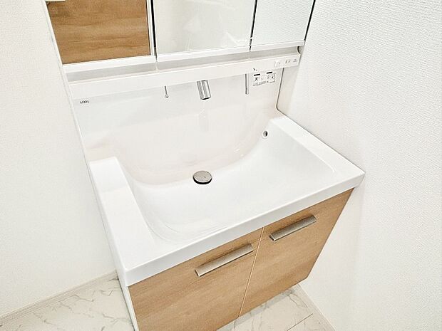 【その他設備(ハンドシャワー水栓)】ハンドシャワー付き!使いやすい洗面台。
