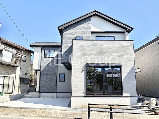 【現地外観写真】暮らしやすさと居心地の良さにこだわったシンプルで飽きのこないデザイン !