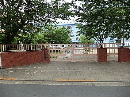 足立区立栗島中学校 420m(6分)