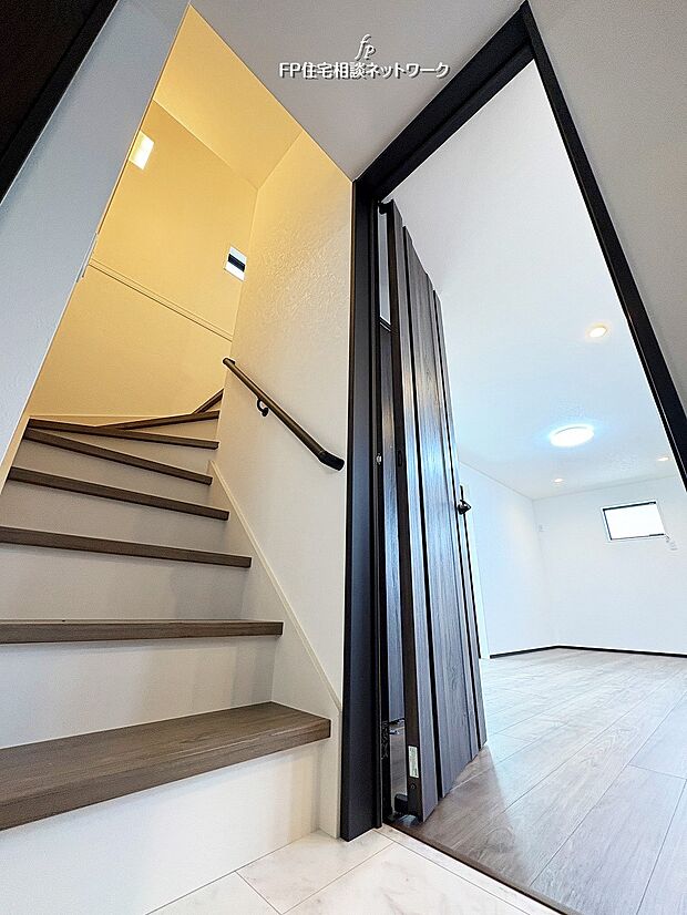 1日の中で多くの時間を過ごすことになる住まいだからこそ、いつも穏やかな空間であるように。構成する建材などへの配慮が、住まう方の健康を守ります。