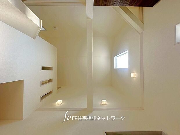 1日の中で多くの時間を過ごすことになる住まいだからこそ、いつも穏やかな空間であるように。構成する建材などへの配慮が、住まう方の健康を守ります。