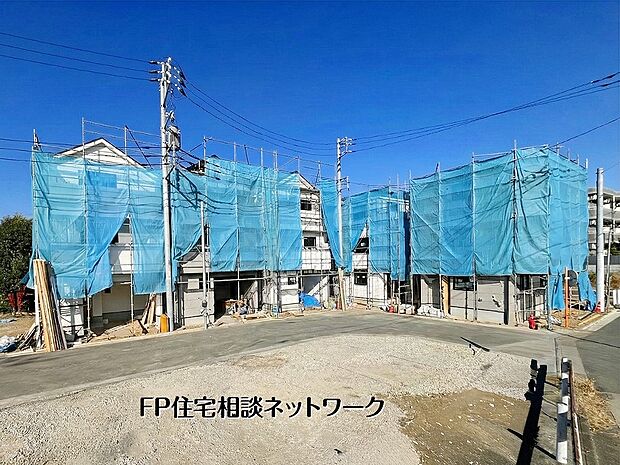 駅徒歩3分という好立地にありながら、喧騒を離れた閑静な住宅街。家族の時間を紡ぐLDKは広々19帖を確保したゆとりの4LDKです。利便性と落ち着きを兼ね備えた、価値ある新生活がここから始まります。