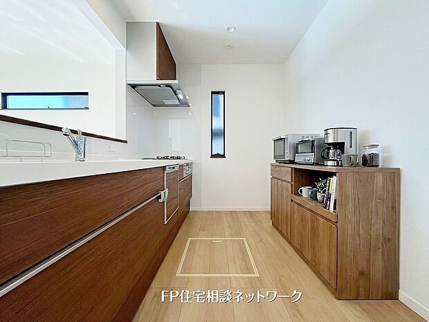 【キッチン】 本画像はAIがCGで家具を作成しており、実際の現地に家具は設置されておりません。また、販売価格に家具等は含まれておりません。