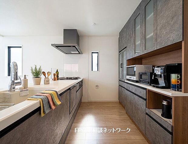 【キッチン収納】本画像はAIがCGで家具・小物を作成しており、実際の現地に家具・小物は設置されておりません。また、販売価格に家具・小物等は含まれておりません。