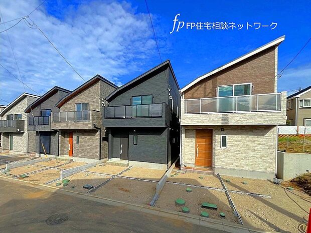 【その他】【類似外観同仕様】  施工例の為、分譲中の建物とは外壁、屋根開口部等の形状・仕様が異なります。