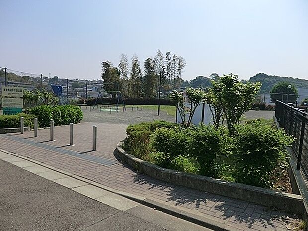 東有馬植木の里公園（約1,000m・徒歩13分）