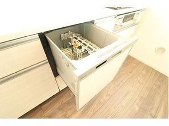 【その他建物プラン例】【建物プラン例　建物価格1980万円、建物面積100m2】食後の片付けもラクラク。ビルトイン食洗機で手間を減らし、家族との時間をもっと大切にできる快適キッチン。