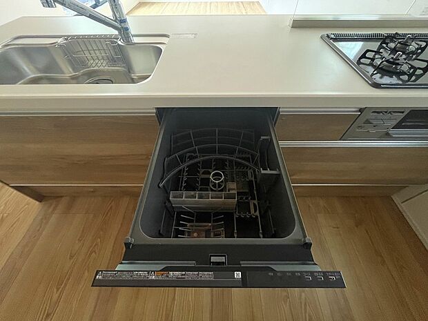 【食器洗浄乾燥機】時間の節約、手が荒れない、水道代の節約、高温度で洗うので油汚れもしっかり落とせる。まさに理想家電。