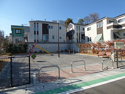 菅生ケ丘公園 300m(4分)