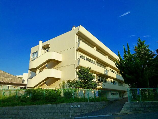 上の宮中学校（約750m）