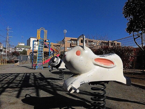 生田6丁目公園(約240m・徒歩3分)
