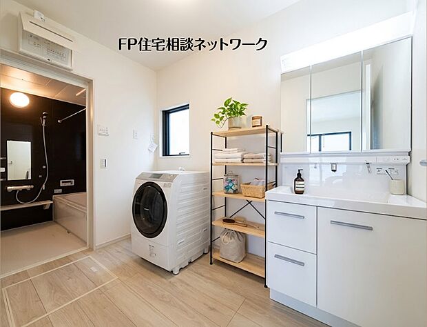 【洗面台・洗面所】【浴室洗面室】 本画像はAIがCGで家具を作成しており、実際の現地に家具は設置されておりません。また、販売価格に家具等は含まれておりません。