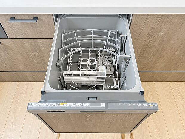 【食洗機】利用者が増えているのはメリットが多いから。時間の節約、手が荒れない、水道代の節約、高温度で洗うので油汚れもしっかり落とせる。まさに理想家電。