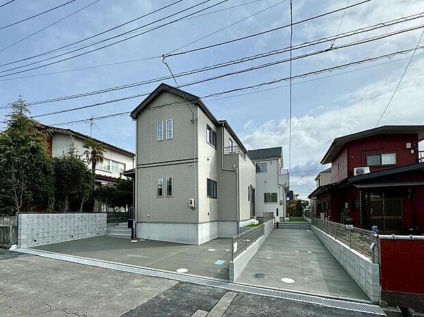 毎日の買い物がさっと済む、便利で心地よい暮らし。スーパーやコンビニが徒歩圏内で、小中学校も近く安心。忙しい日も家族の時間を大切にできます。現地(2026年2月)撮影