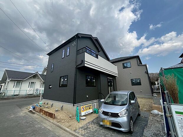 【現地外観写真】スーパー徒歩2分・コンビニ徒歩9分!日々のお買い物が近くて便利です。
学校も徒歩10分圏内に揃っていて、子育て世帯に便利な立地です!
現地(3月)撮影