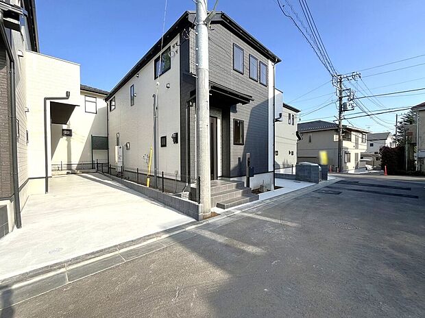 前面道路含む外観