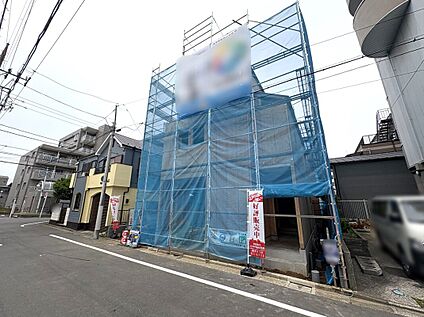 前面道路含む外観
