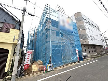 前面道路含む外観