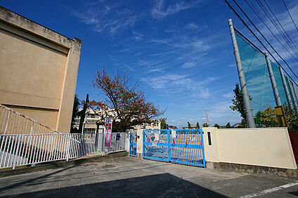 市立常盤小学校 850ｍ