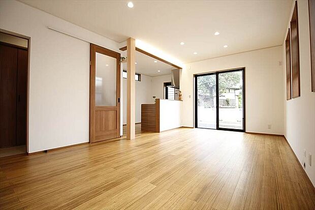 【施工例写真】建具はウッドワンを採用しております。