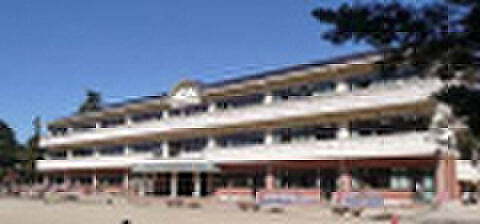 ◆南丹市立園部小学校：徒歩12分（960ｍ）