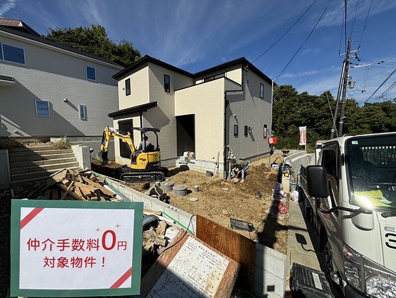 周辺は落ち着いた街並みの住宅地！子育てがしやすい住環境です！まだ未完成ですが、現地でしかわからない事もございます。是非一度ご覧ください。