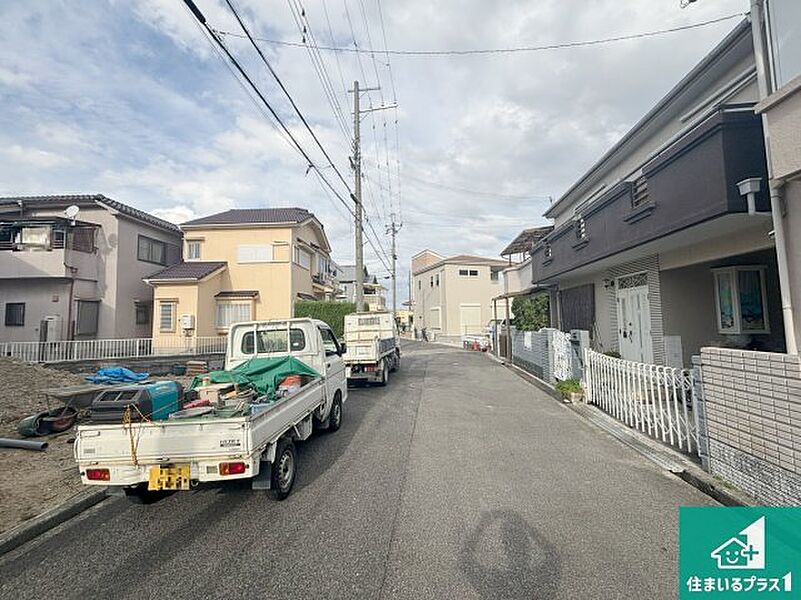 周辺は落ち着いた街並みの住宅地！子育てがしやすい住環境です！まだ未完成ですが、現地でしかわからない事もございます。是非一度ご覧ください。