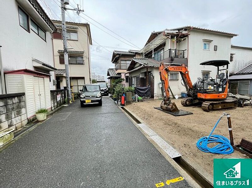 周辺は落ち着いた街並みの住宅地！子育てがしやすい住環境です！まだ未完成ですが、現地でしかわからない事もございます。是非一度ご覧ください。