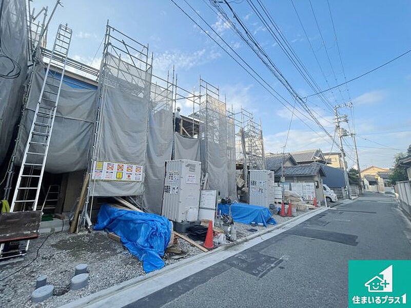 周辺は落ち着いた街並みの住宅地！子育てがしやすい住環境です！まだ未完成ですが、現地でしかわからない事もございます。是非一度ご覧ください。